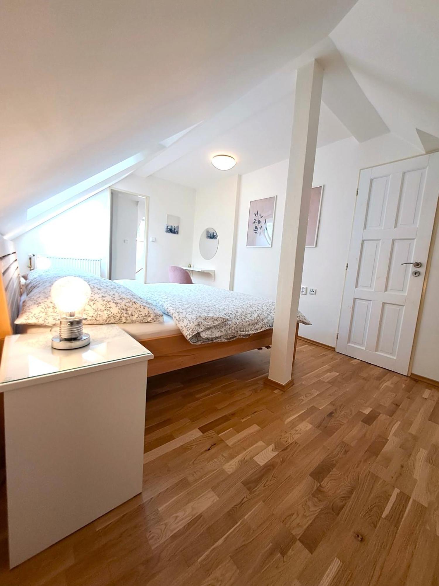 Apartmanovy Dum Se Zahradou V Klidne Casti Prahy Praha Eksteriør bilde